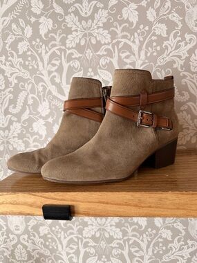 Coach Pauline suede leather ankle boots block heel side zipper buckle strap EUC